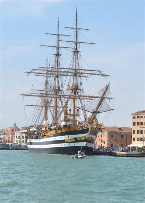 La Nave Scuola Amerigo Vespucci Arrivata A Venezia Per Celebrare L