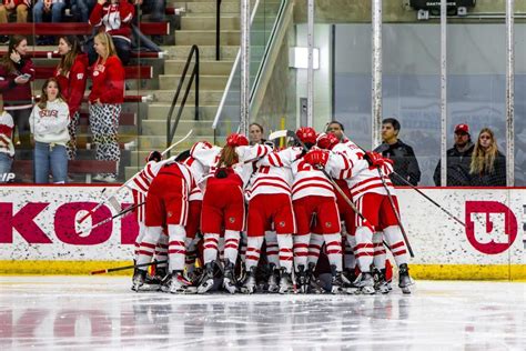 Womens Hockey No 1 Wisconsin Sweeps No 4 Minnesota On The Road The Badger Herald