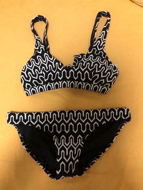 Seafolly Bikini Set Pre Loved Women S Fashion Swimwear Bikinis Swimsuits On Carousell