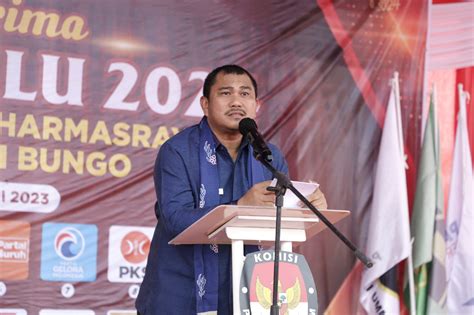 Bupati Bungo H Mashuri Sp Me Hadiri Serah Terima Kirap Pemilu