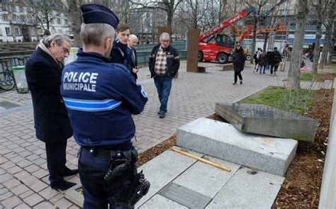 Fran A Un Memorial Care Marca Locul Unei Vechi Sinagogi Distruse De