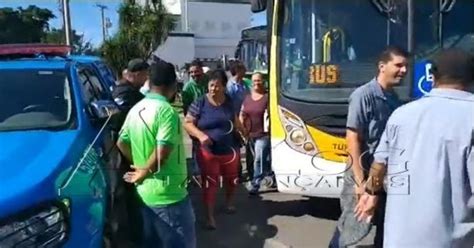 DONOS DE VANS ALEGAM LINHAS INVADAS E FAZEM PASSAGEIROS DESCER DE