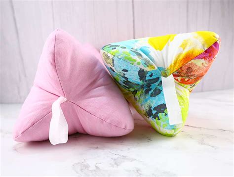 DIY Dog Bone Pillow Pattern | Headrest Pillow Tutorial (VIDEO) ⋆ Hello Sewing