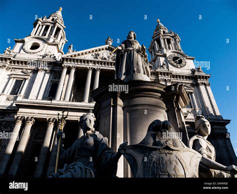 Statue Of Queen Anne St Paul S Churchyard West Front Of St Pauls