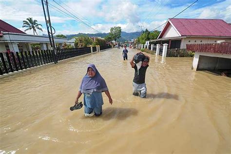 Banjir Landa Kerinci Dan Sungai Penuh Jambi Ribuan Warga Mengungsi