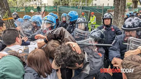 Parco Don Bosco Scontri Tra Manifestanti E Polizia