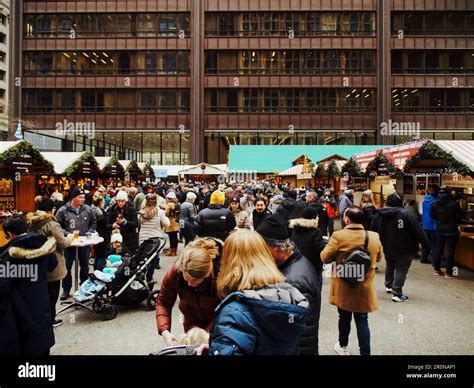 A crowded German Christmas market Chicago Daley Plaza Stock Photo - Alamy