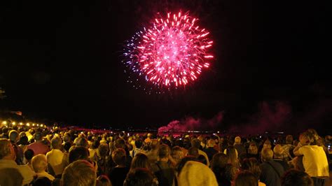 Fuochi Di Ferragosto A Grado Per Mille Spettatori Con Musica E Drink