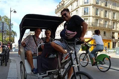 Tour panoramico dei più grandi monumenti parigini taxi bici fornito