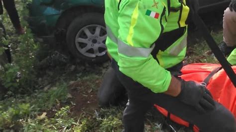 Incidente A Giffoni Auto Precipita In Una Scarpata Grave Enne