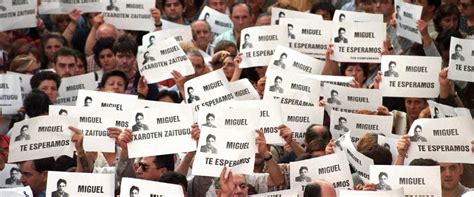 Carmena rectifica y colgará la pancarta en recuerdo a Miguel Ángel Blanco