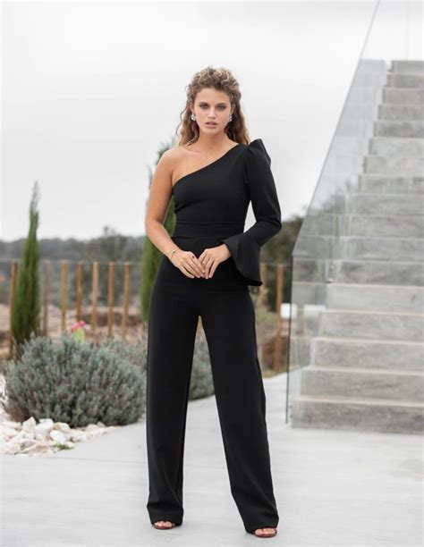 Elegant Black Party Jumpsuit With Asymmetrical Neckline INVITADISIMA