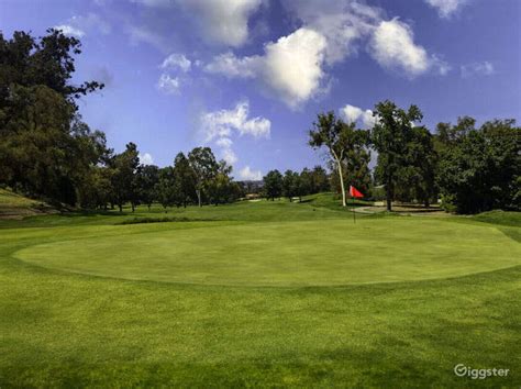 Private Golf Club near the zone | Rent this location on Giggster