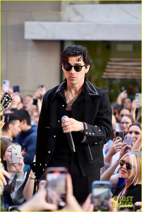 Jonas Brothers Perform New Songs Waffle House Summer Baby On