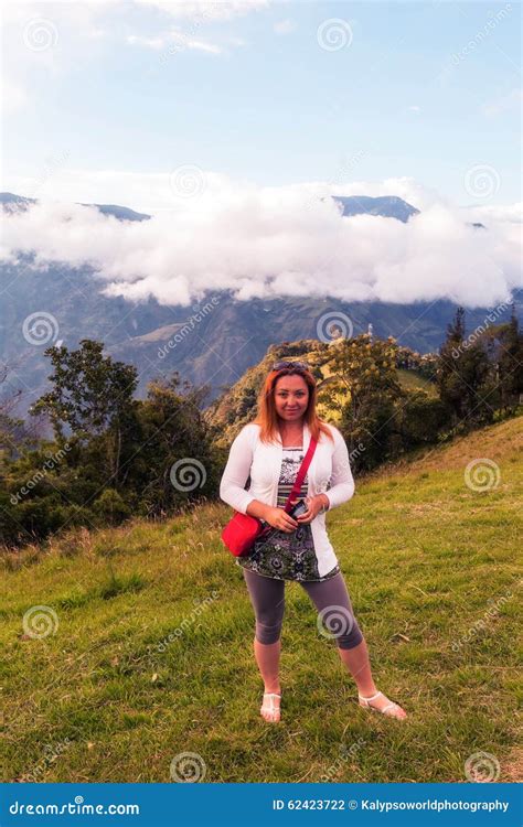 Femme Blonde Des Vacances Photo Stock Image Du Andes
