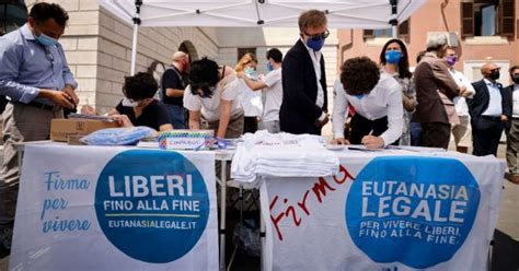 Eutanasia Legale Parte La Raccolta Firme Per Il Referendum