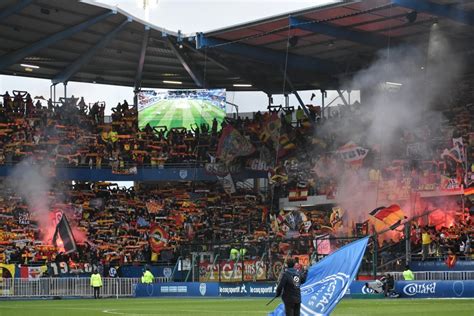 EL Les Supporters Du RC Lens Ont Pris D Assaut La Billetterie De