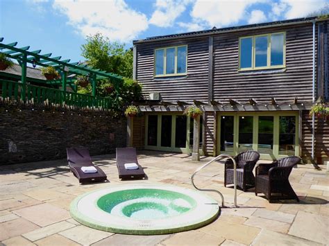 The Hot Tub And Indoor Pool Entrance Heatedindoorpool Luxury