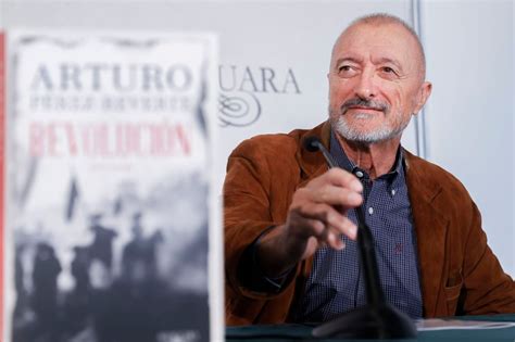 Pérez Reverte regresa a México con Revolución una novela de