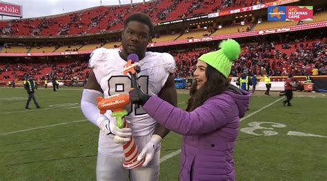 Raiders Dt Was So Excited About Winning Nickelodeon Trophy And Nfl