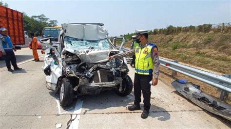 INNALILLAHI Kecelakaan Maut Di Tol Batang Mobil Jenazah Tabrak Truk