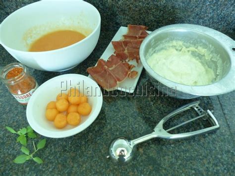 Soupe de melon glace mozzarella basilic et chips ondulée de jambon cru