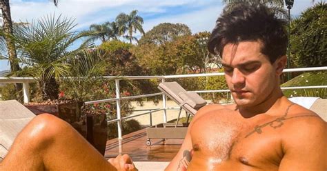 Luan Santana Posta Foto De Sunga Exibe Corpo Musculoso E Web Reage