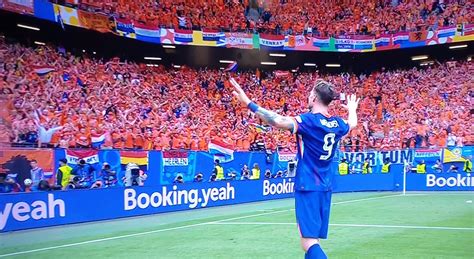 Euro Weghorts Salva L Olanda Dal Pareggio Al Volksparkstadion