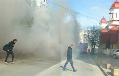 Foto Video Incendiu Produs La Un Autoturism Parcat N Bistri A Focul