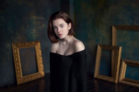 Model One Person Fashion Brunette Hair Portrait Looking At Viewer