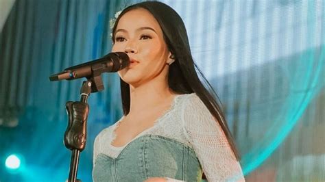 Yura Yunita Sukses Bawa Pulang Piala Artis Solo Wanita Terbaik Dalam