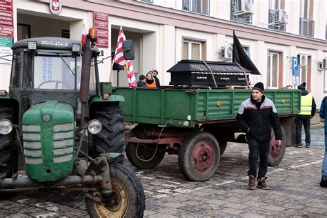 Wiele gospodarstw stoi na skraju bankructwa Protest rolników w