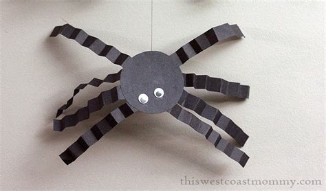 Halloween Craft: Spooky Paper Spiders | This West Coast Mommy