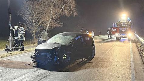 Bundesstra E War Gesperrt Zwei Schwerverletzte Bei Unfall Zwischen