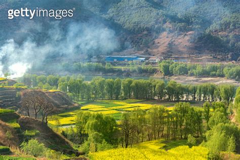 A Famous Bend Of Yangtze River In Yunnan Province China First Curve