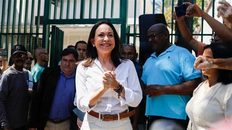 María Corina Machado reta al chavismo y mantiene su candidatura