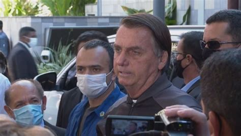 Bolsonaro Defende Pazuello Propina Se Discute Pelado E Na Piscina