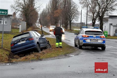 elka pl Młody kierowca zakończył jazdę w rowie