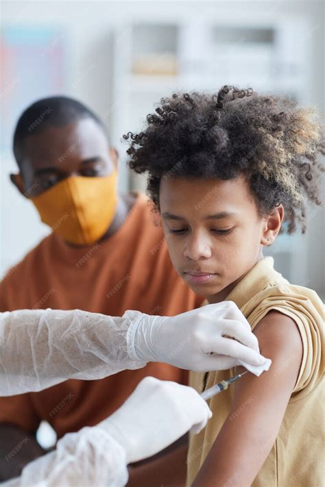 Premium Photo Vertical Portrait Of Unrecognizable Nurse Vaccinating