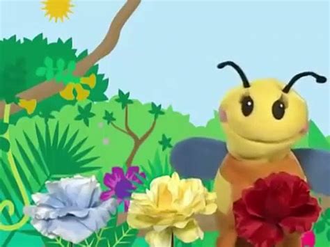 Baby Einstein Bee Puppet - Captions Trendy