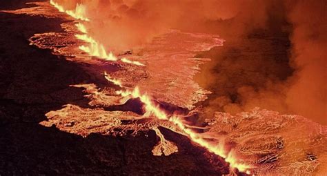 Lava Humo Y Una Enorme Grieta Las Impactantes Imágenes De La Erupción De Un Volcán En Islandia