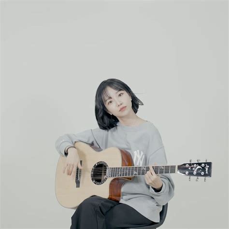 조유리 Jo Yuri On Twitter Yuri Guitar Girl Jos