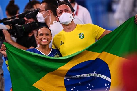 Rebeca Andrade Ser Porta Bandeira Do Brasil Na Cerim Nia De