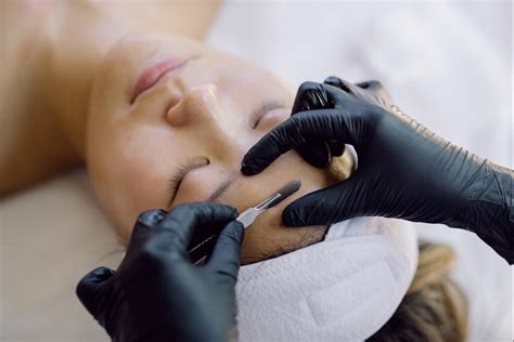 Dermaplane Facial