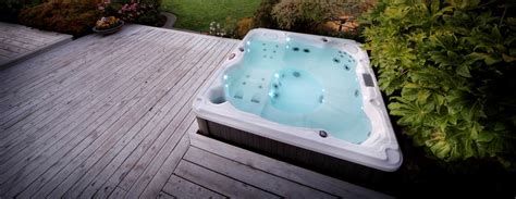 Jacuzzi® J 200™ Collection Signature Pool And Spas