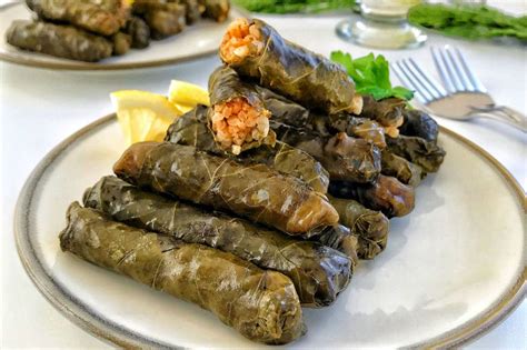 Zeytinya L Yaprak Sarma Tarifi Nas L Yap L R Yemek