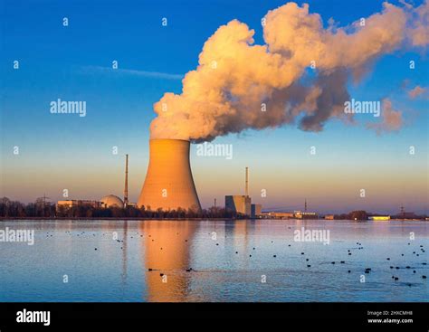 Kernkraftwerk Der Isar Fotos Und Bildmaterial In Hoher Aufl Sung Alamy