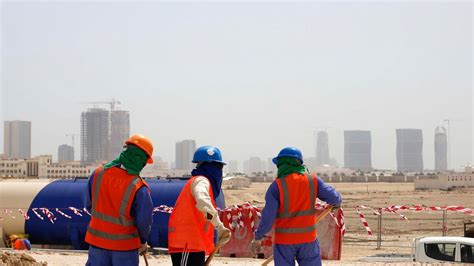 Qatar Au Moins Ouvriers Morts Sur Les Chantiers En Selon L