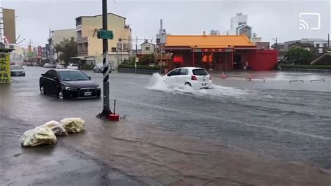 台南清晨暴雨發布淹水警戒 「水淹到小腿」宮廟前成汪洋一片｜四季線上4gtv