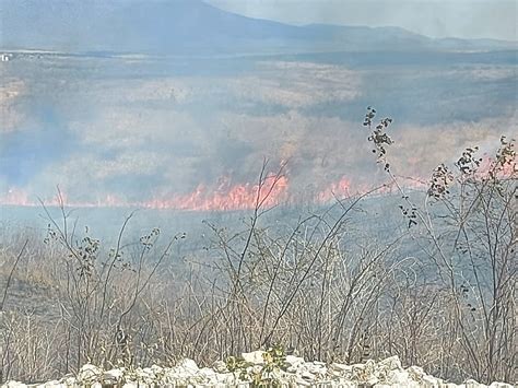 Inc Ndio De Grande Propor O Atinge Parte De Um Dep Sito Na Zona Rural